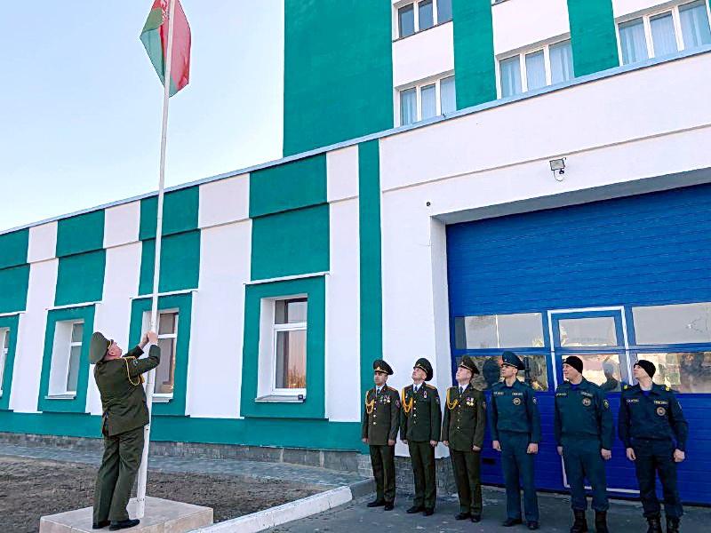 На территории Наровлянского РОЧС прошло торжественное мероприятие, посвященное Дню Конституции Республики Беларусь