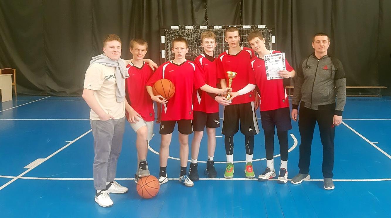 Команда из Наровли стала абсолютным победителем в областных соревнованиях по стритболу