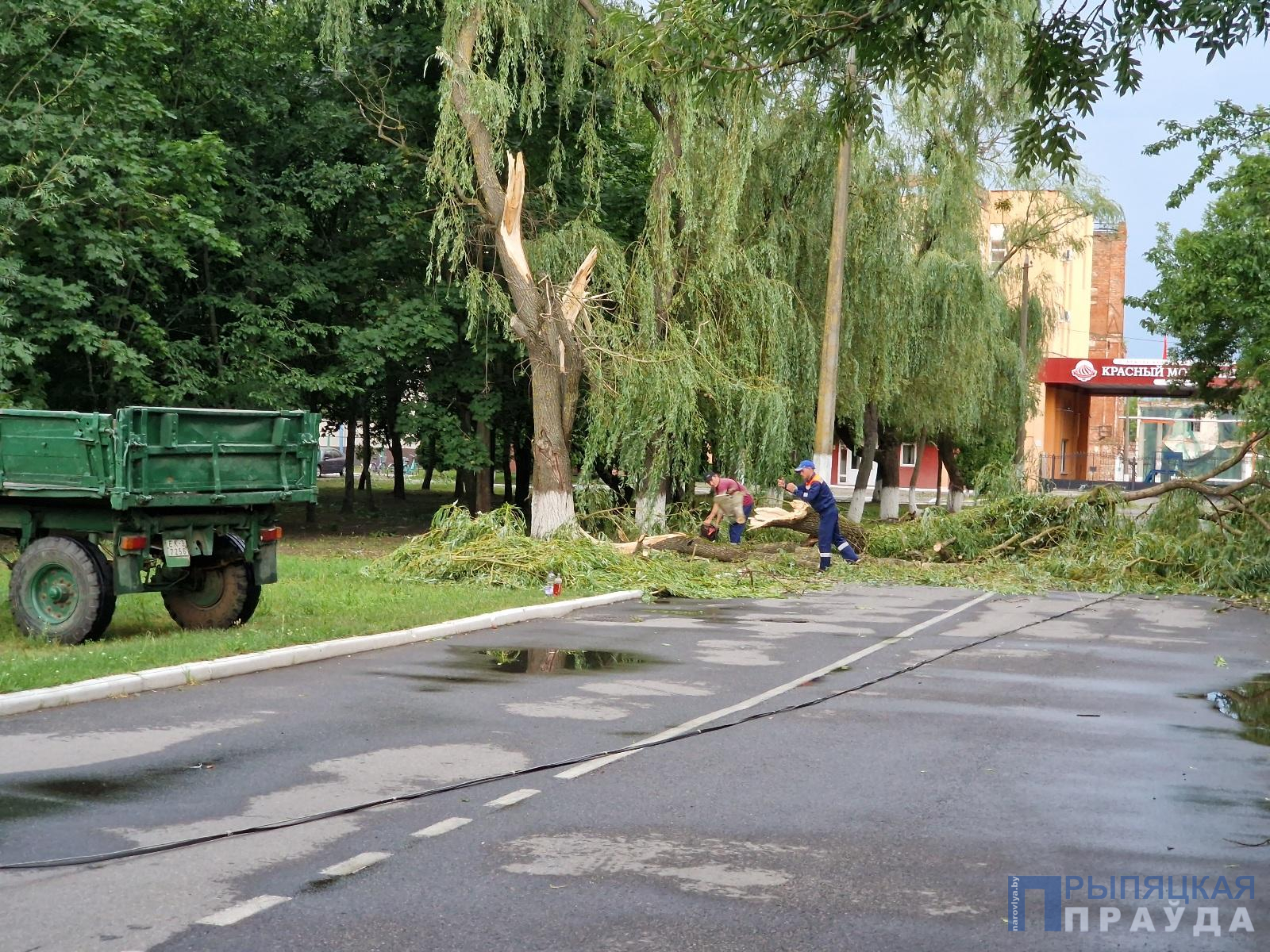 Непогода навела свои «порядки» в Наровлянском районе