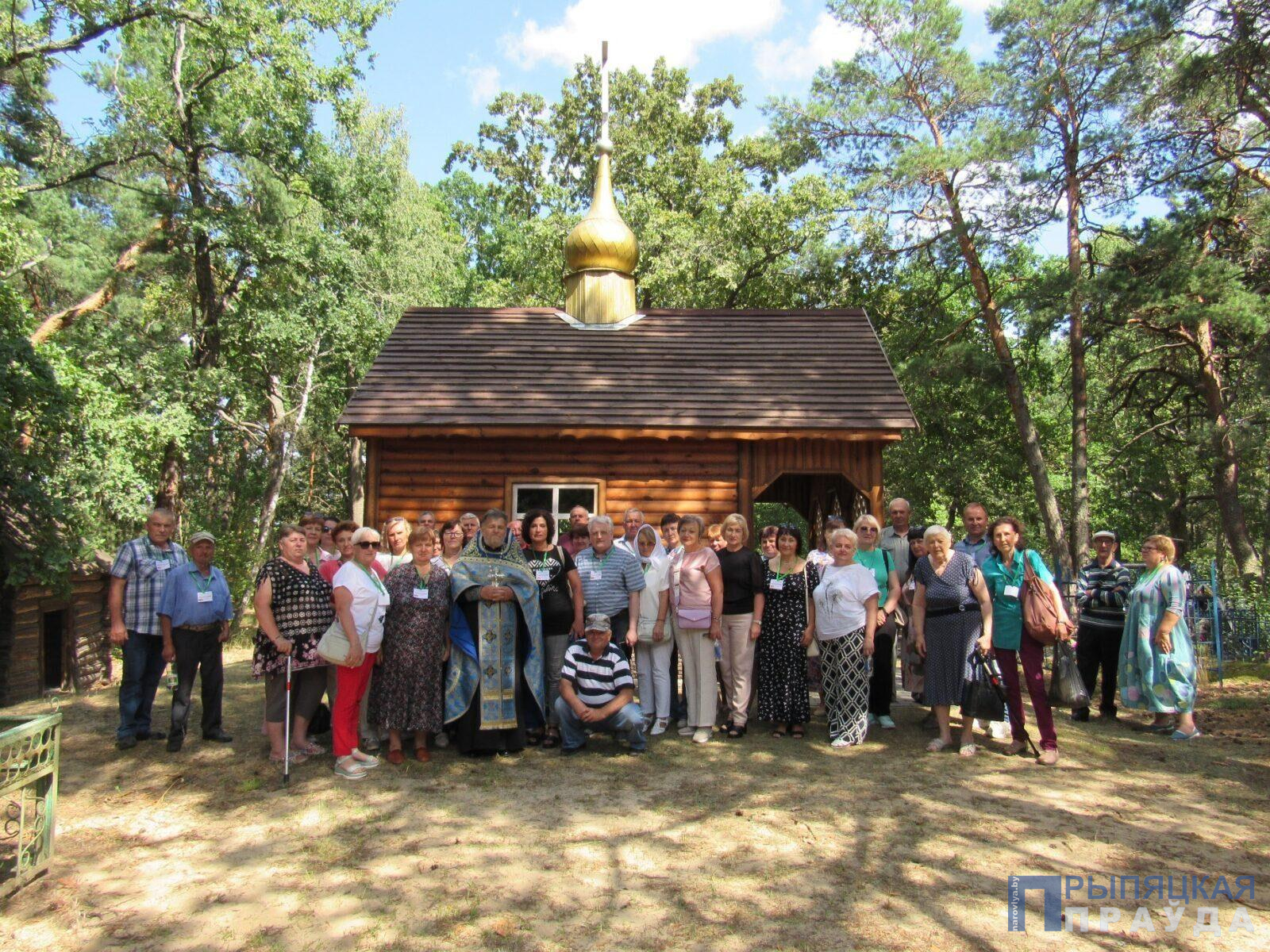 Выпускники Дерновичской школы продолжили встречу на родной земле