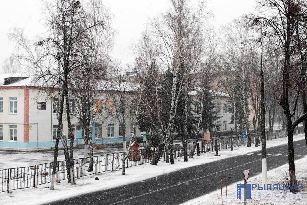 ФОТОФАКТ: В Наровле выпал первый снег