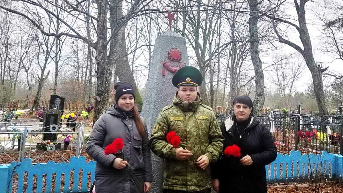В деревнях Наровлянщины почтили память освободителей