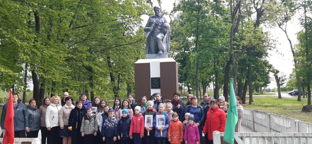 Фотофакт. Памятные митинги и возложения, посвященные Дню Победы, прошли на территории сельсоветов Наровлянщины