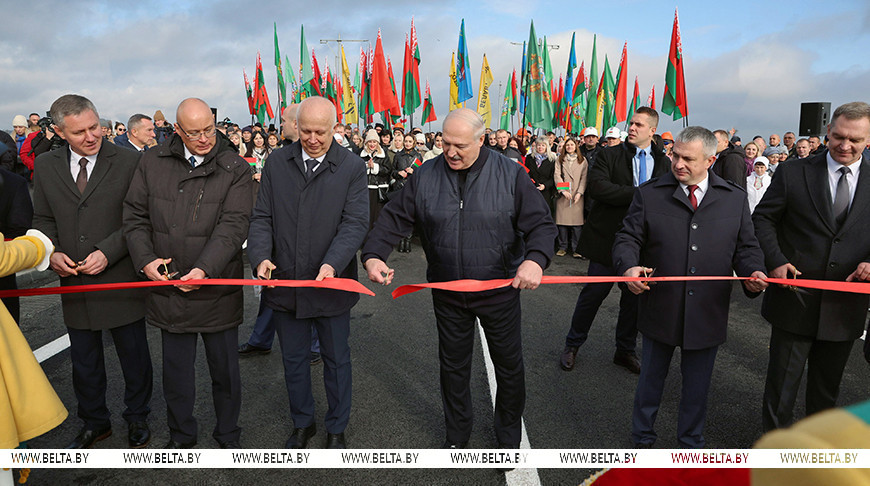 Работа на Полесье, подарок к 7 ноября, череда докладов и прогнозы на год. Итоги недели Президента