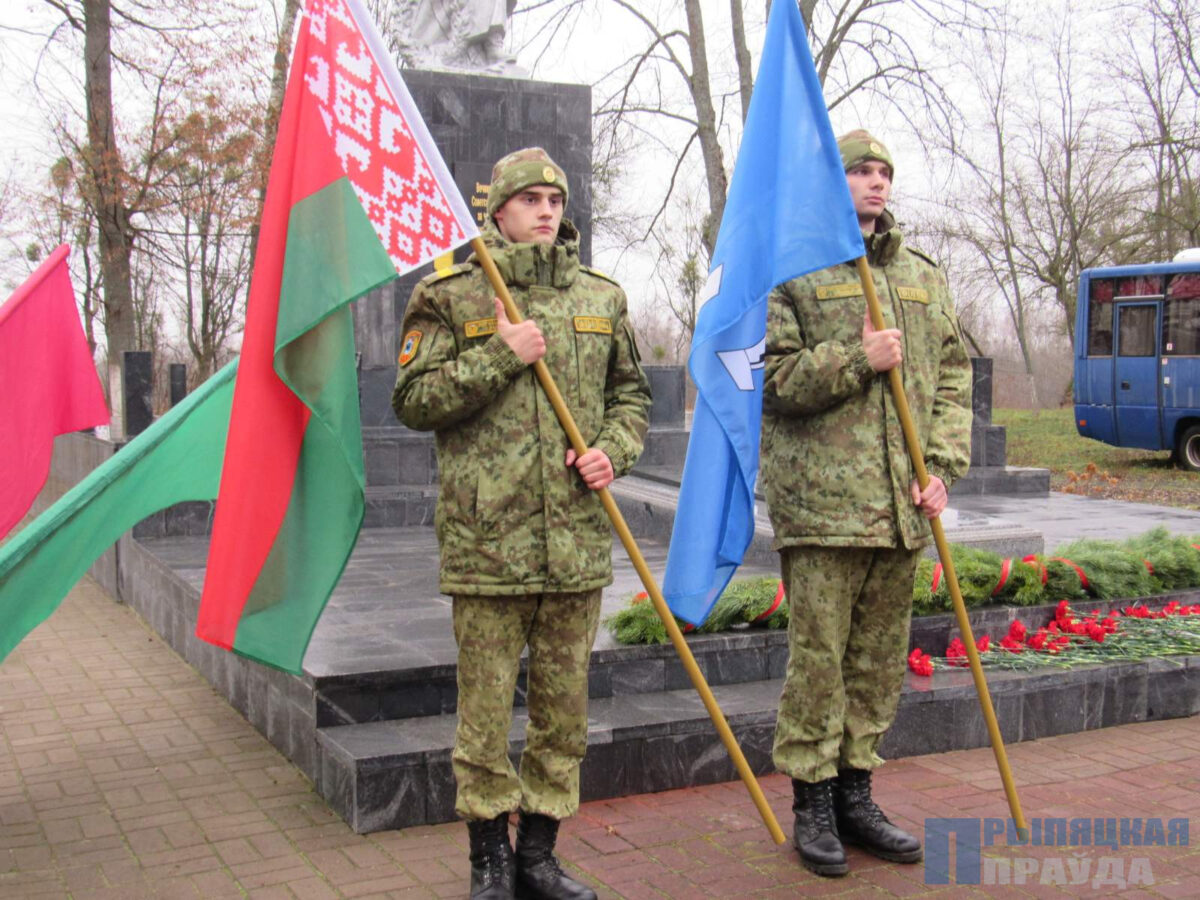В Наровле прошел митинг-реквием, посвященный 82-й годовщине освобождения района от немецко-фашистских захватчиков