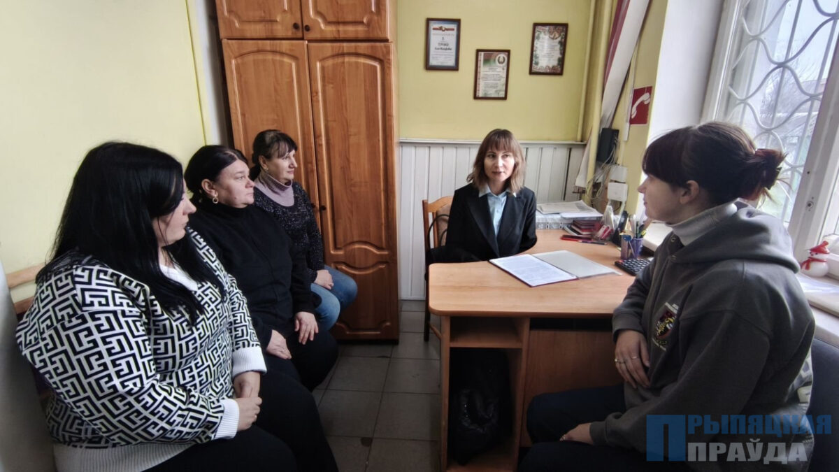 В Наровле прошел профсоюзный правовой прием граждан