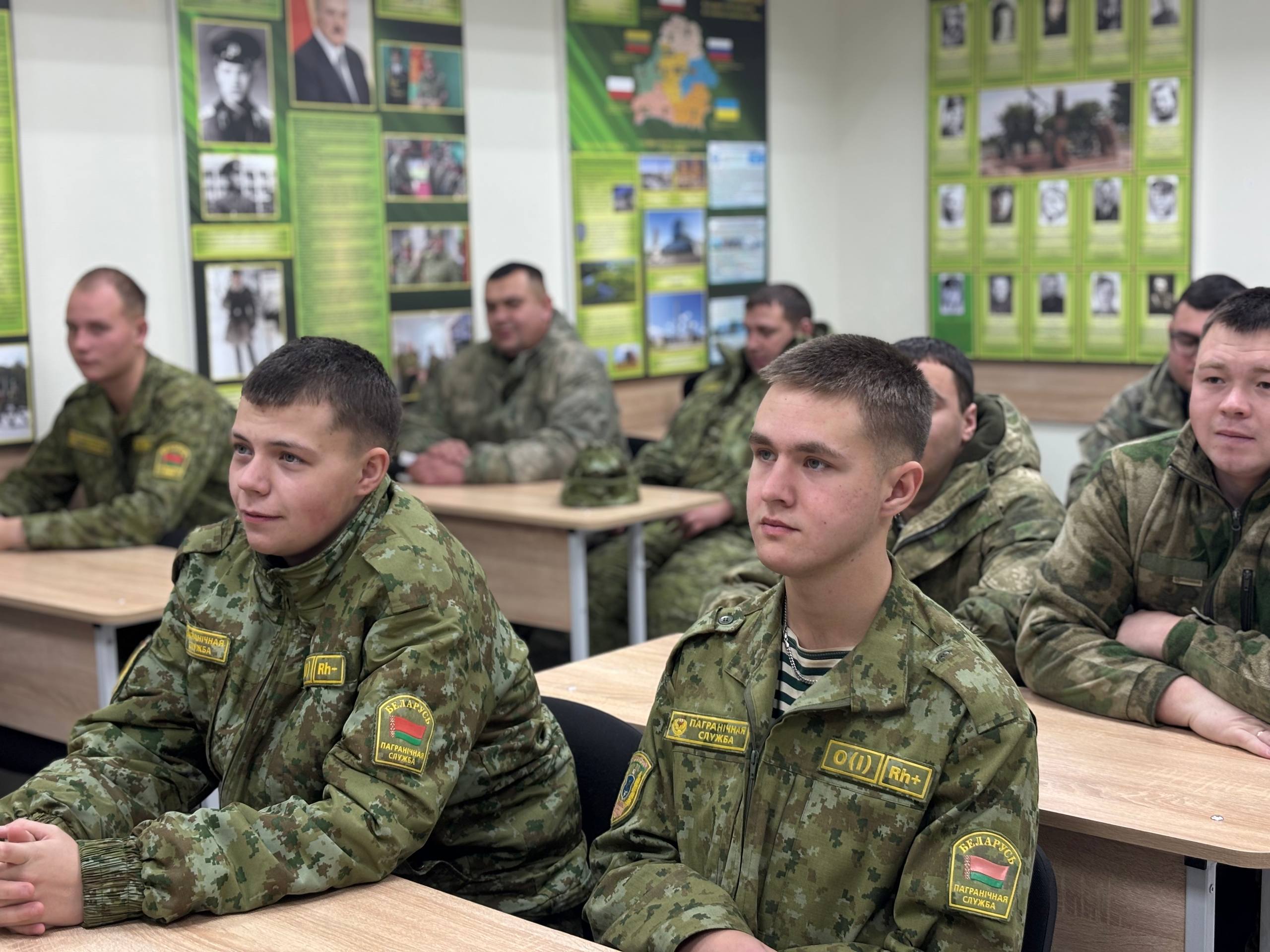 Единый день информирования прошел на погранзаставе «Наровля»