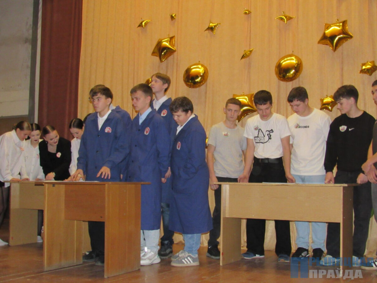 В Наровлянском колледже прошел конкурс «Первокурсник»