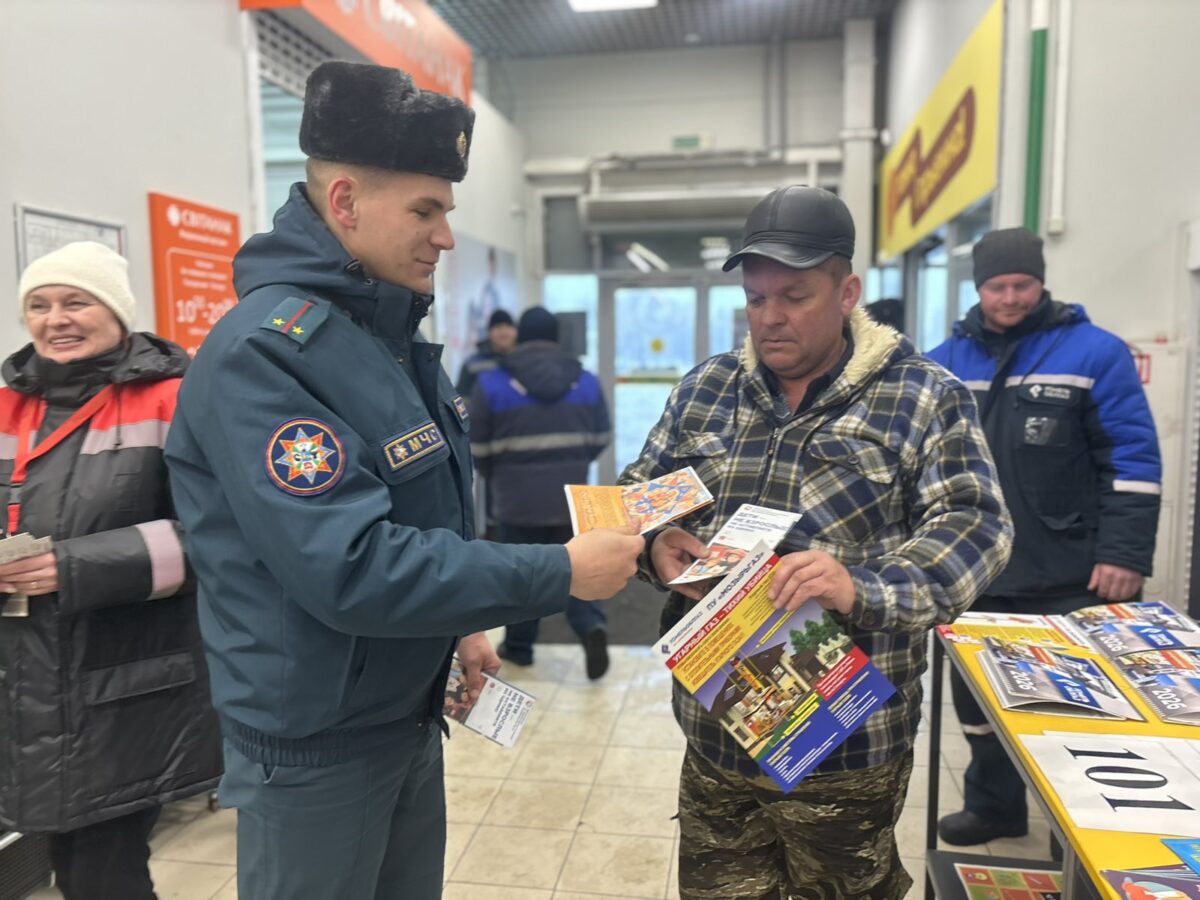 Наровлянские спасатели провели акцию «Дом без пожара»