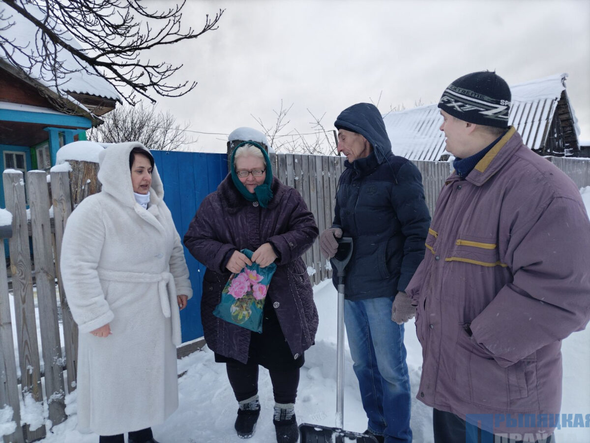 Наровлянский сельисполком присоединился к республиканской благотворительной акции «От всей души»