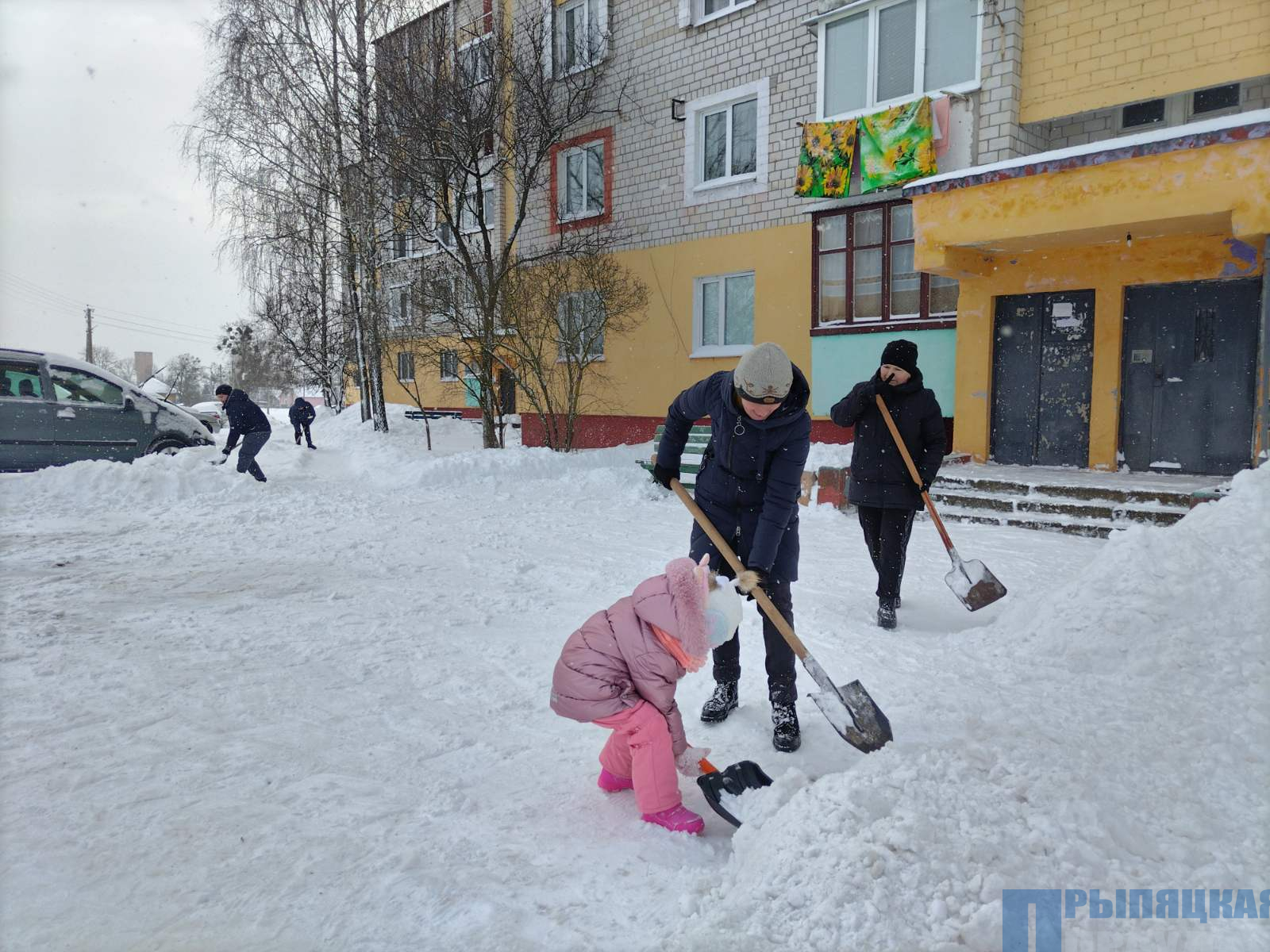 Наровляне участвуют в субботнике