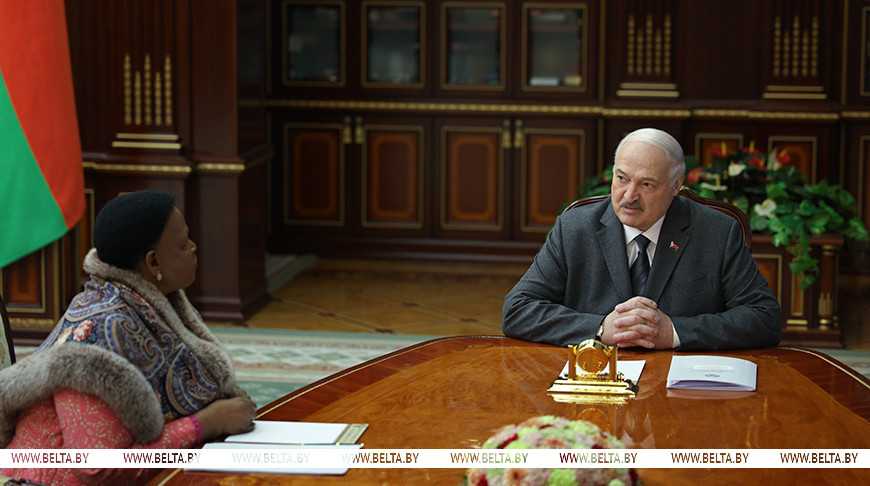 Лукашенко предложил Зимбабве трехсторонний проект с Мозамбиком по строительству морского порта