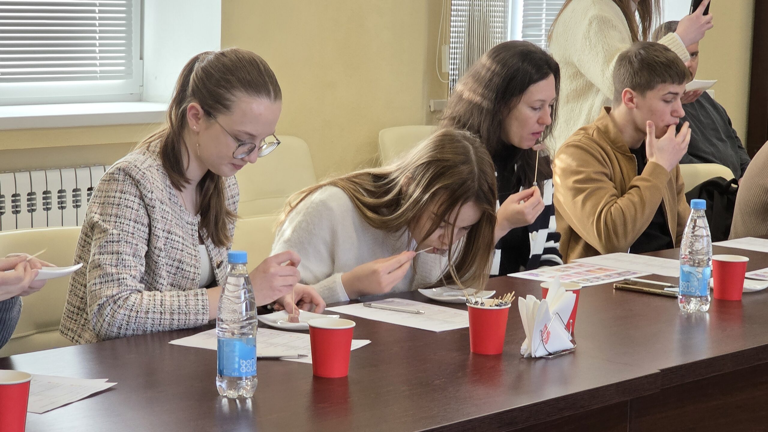 Школьники приняли участие в маркетинговом исследовании новой продукции ОАО «Красный Мозырянин»