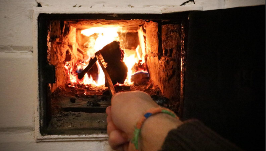 Печам пристальное внимание