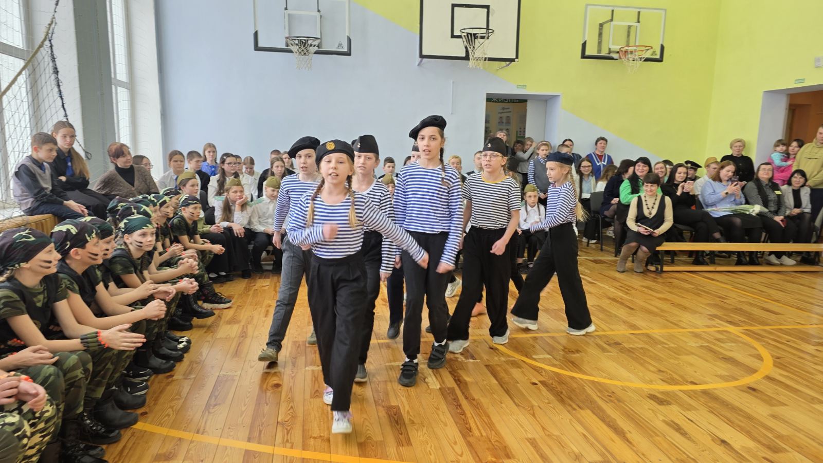 Чеканя шаг. В наровлянской гимназии прошел патриотический конкурс строя и песни