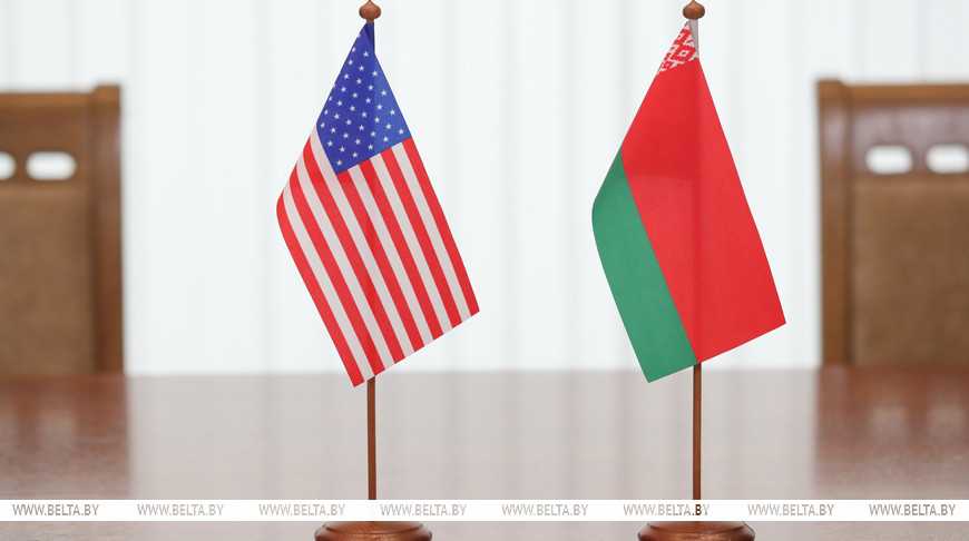 Лукашенко проводит переговоры со спецпосланником США Коулом