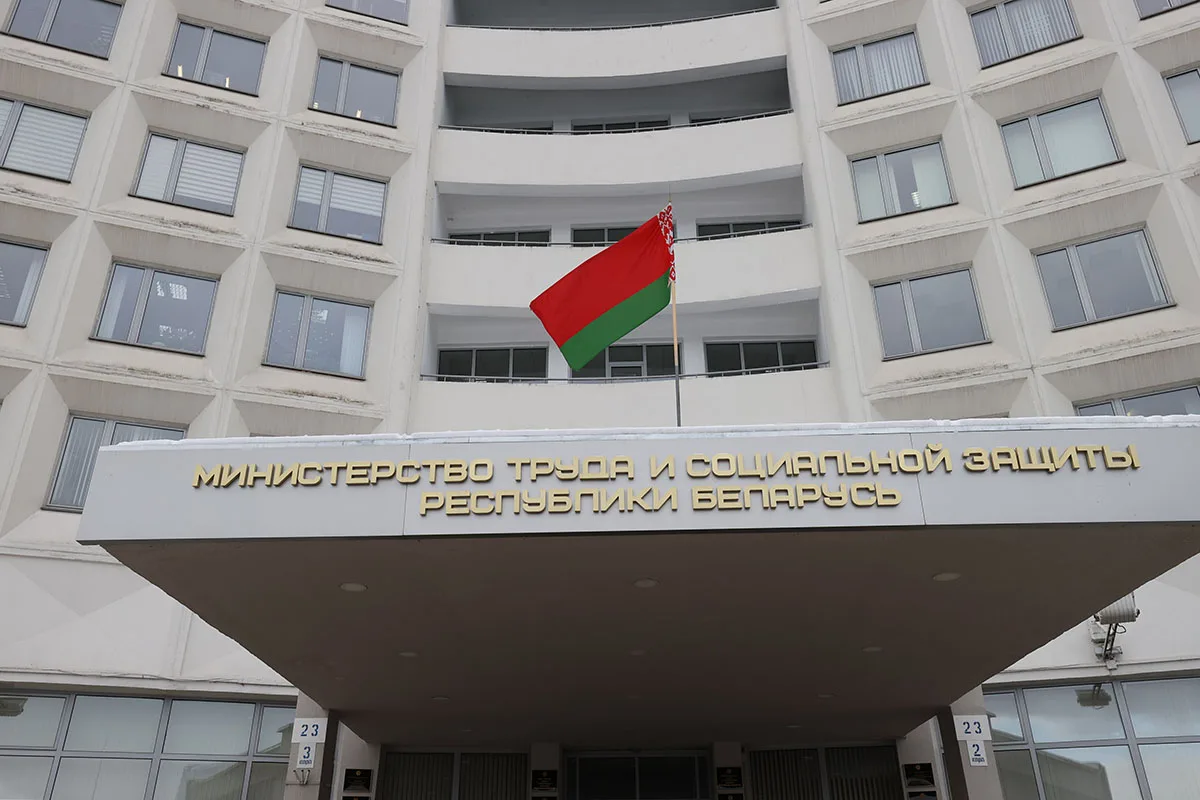 Положен ли дополнительный свободный день родителю, воспитывающему двоих детей до 16 лет, рассказали в Минтруда 