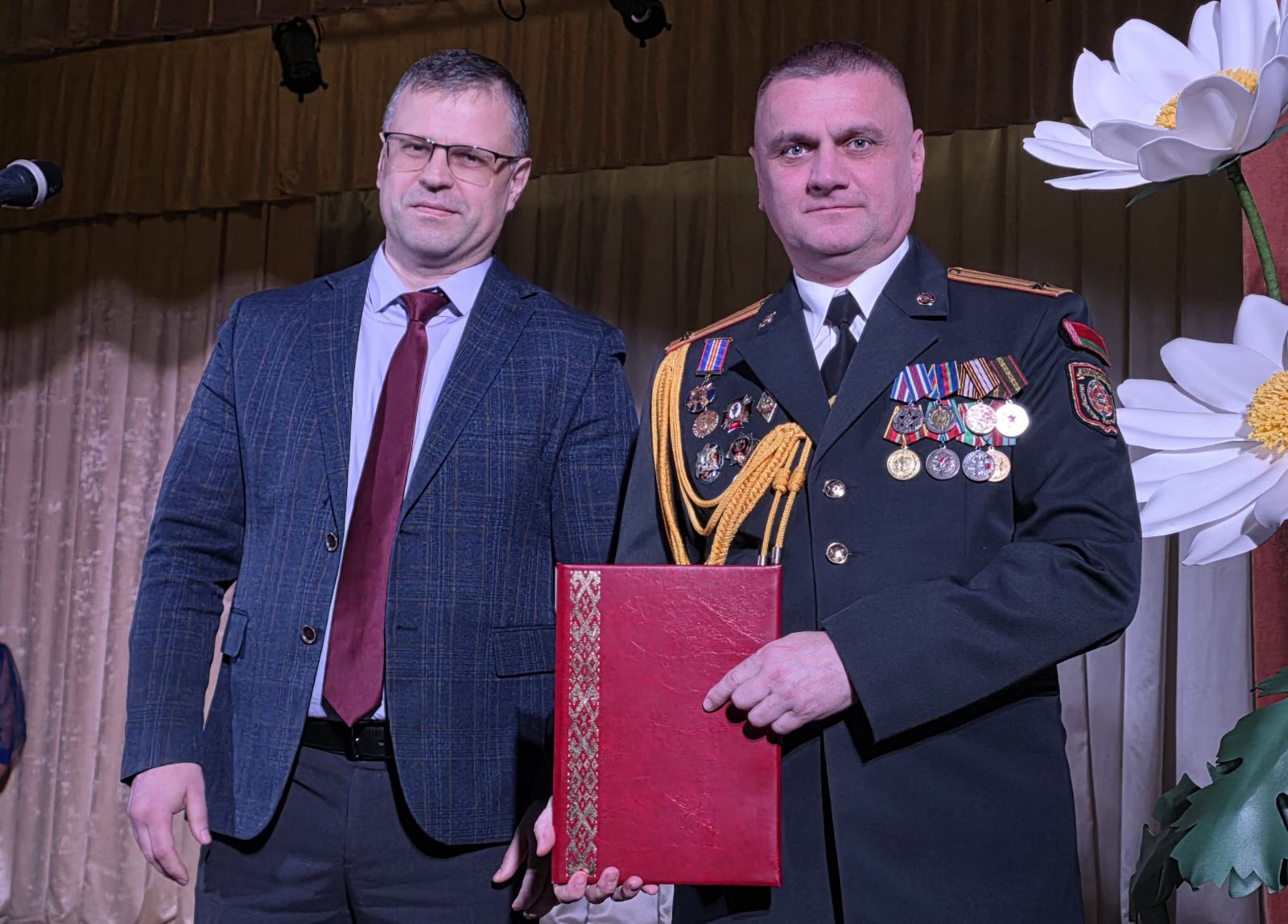 В Наровле праздничным концертом отметили День белорусской милиции