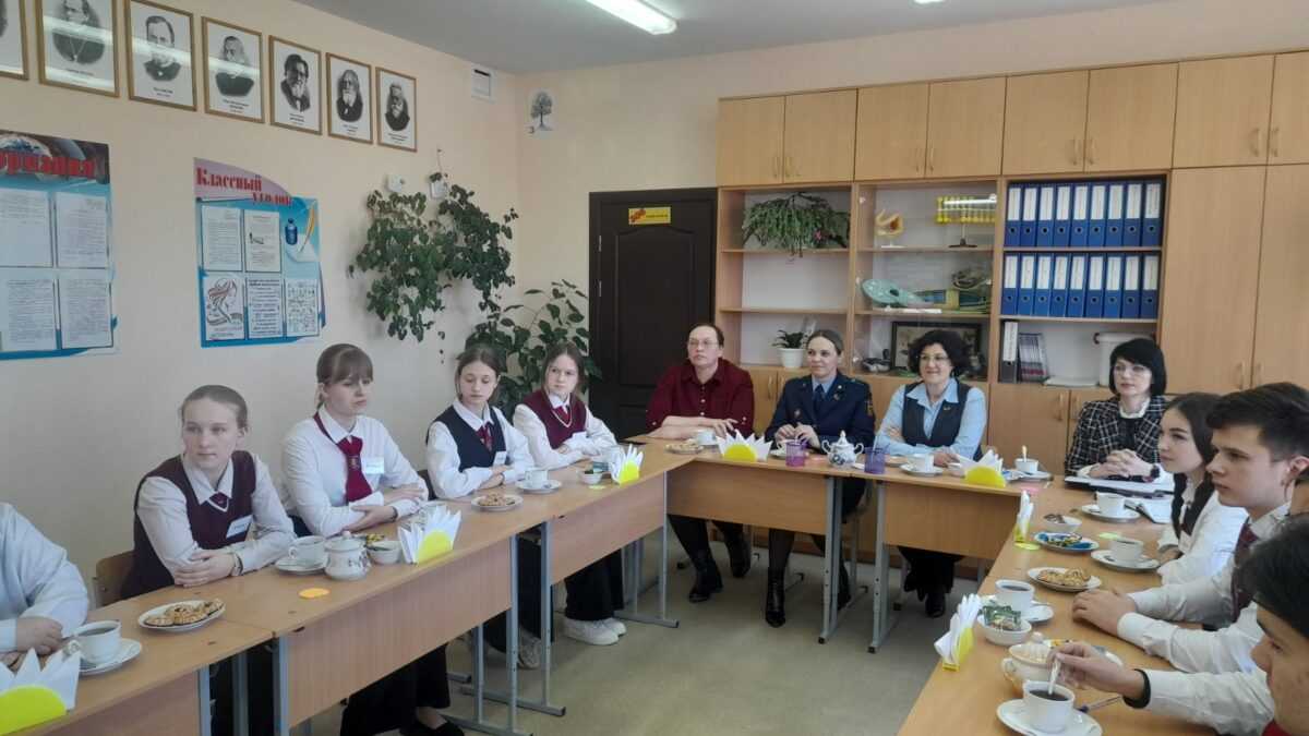 Диалоговая площадка на тему семейных отношений прошла в Наровле