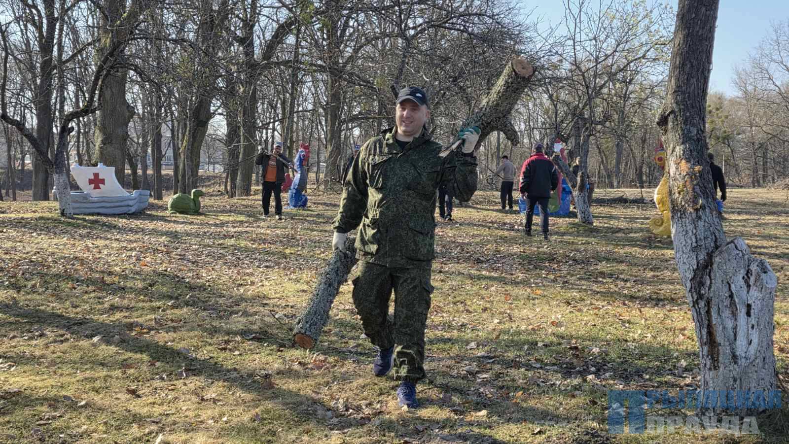 Чище, краше, дружнее: в рамках областного субботника Наровля наводит порядок