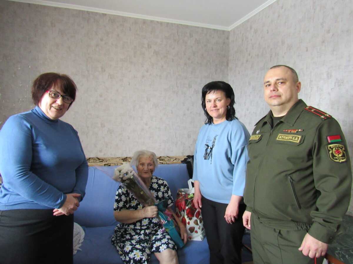 Поздравления принимали бывшие малолетние узницы