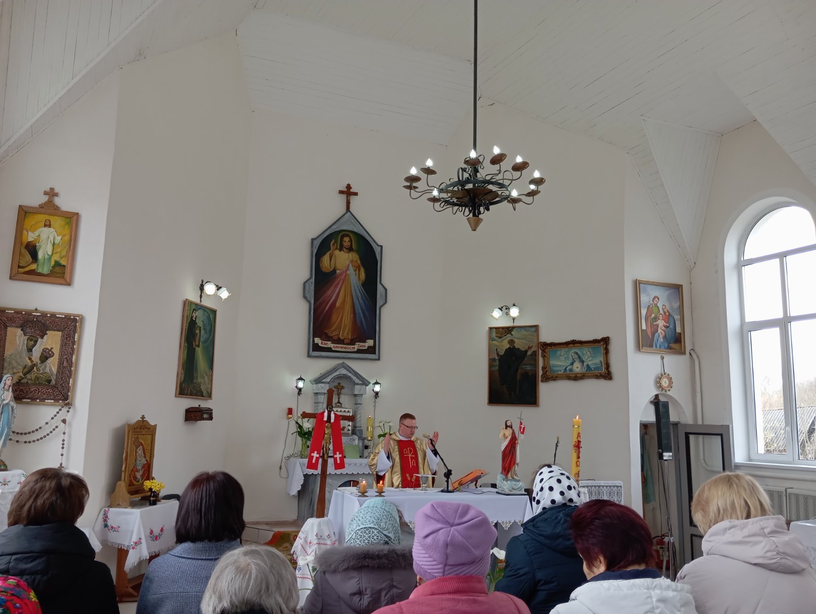 Каталікі нараўляншчыны адзначаючы «Радаўніцу» памаліліся за памерлых