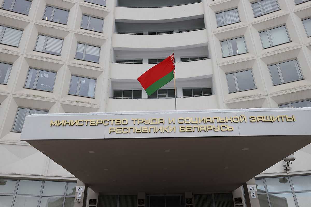 Какие льготы от государства положены семьям с детьми, напомнили в Минтруда 