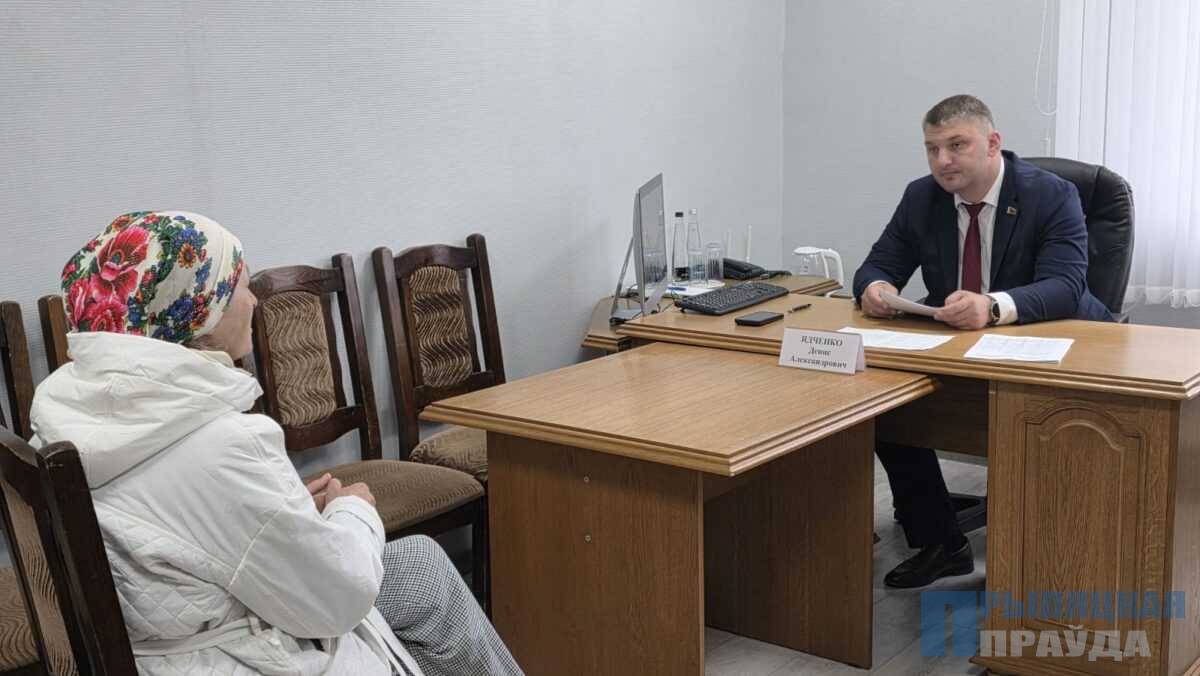 Председатель Наровлянского райисполкома провел личный прием граждан