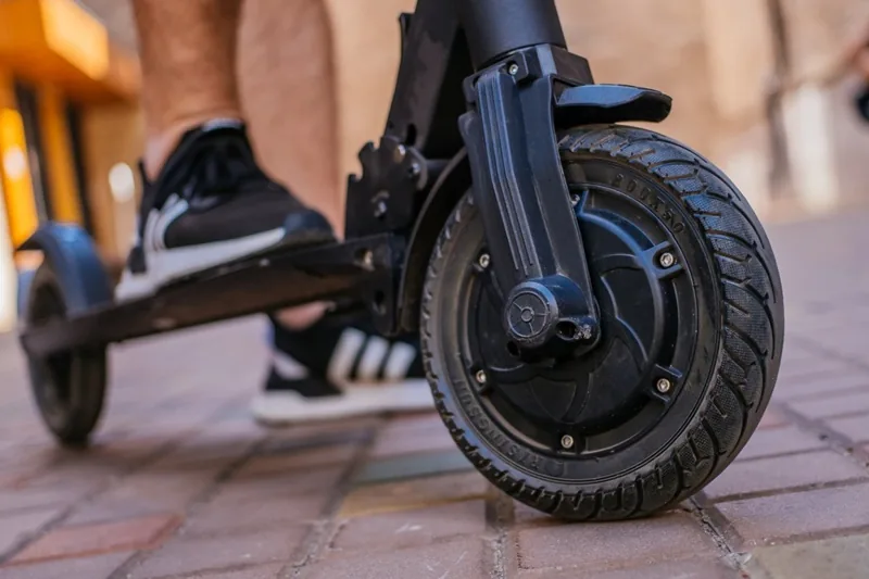 Осторожно — самокат!