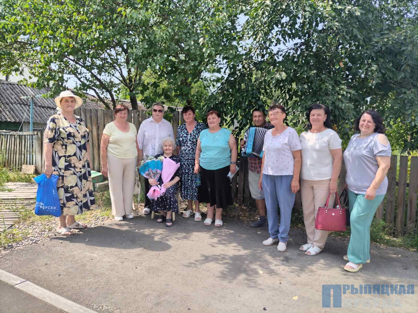 Поздравления принимала наровлянка Юлия Руденко