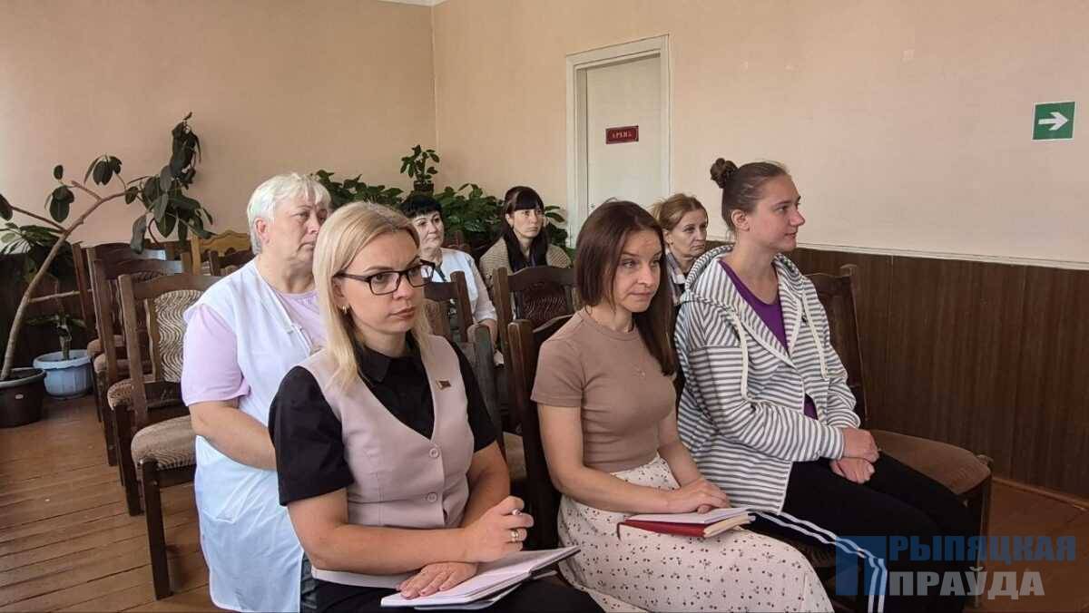 Единый день информирования прошел в Наровлянском районе