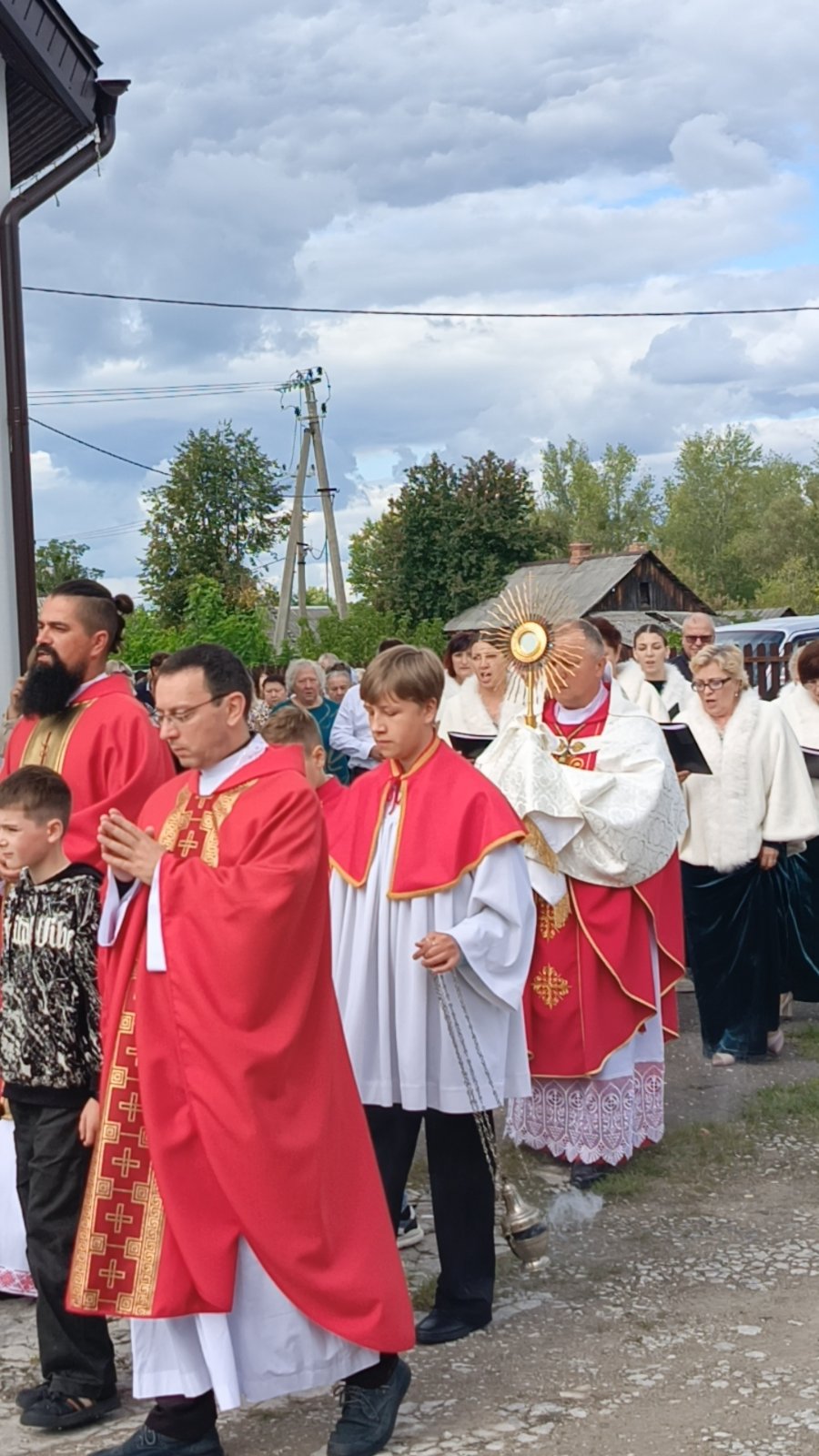 У Нароўлі ўрачыста адзначылі парафіяльны фэст у гонар Узвышэння Святога Крыжа
