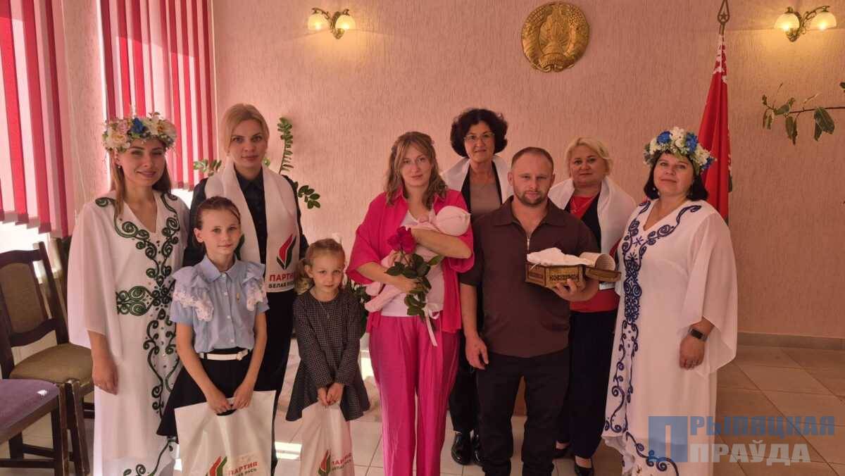 «Бацькава кашуля»  для маленькой наровлянки Мирославы