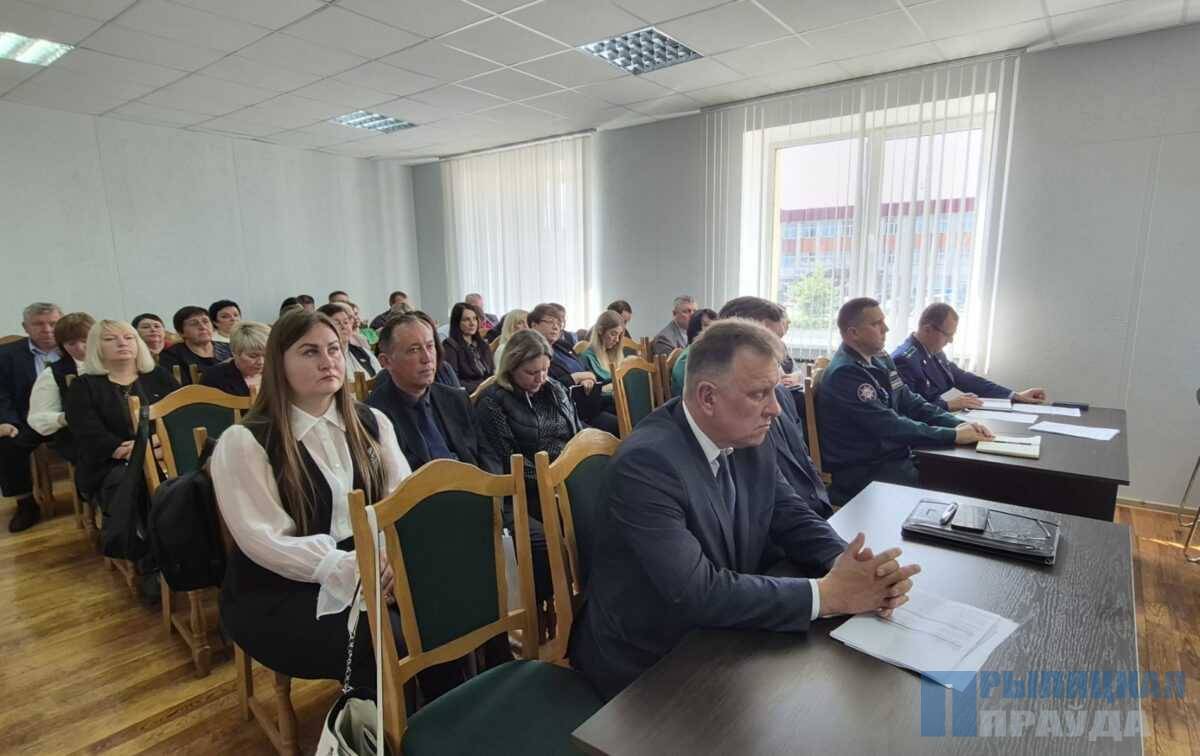 В заседании Наровлянского райисполкома принял участие первый заместитель Министра связи и информатизации Республики Беларусь Павел Николаевич Ткач