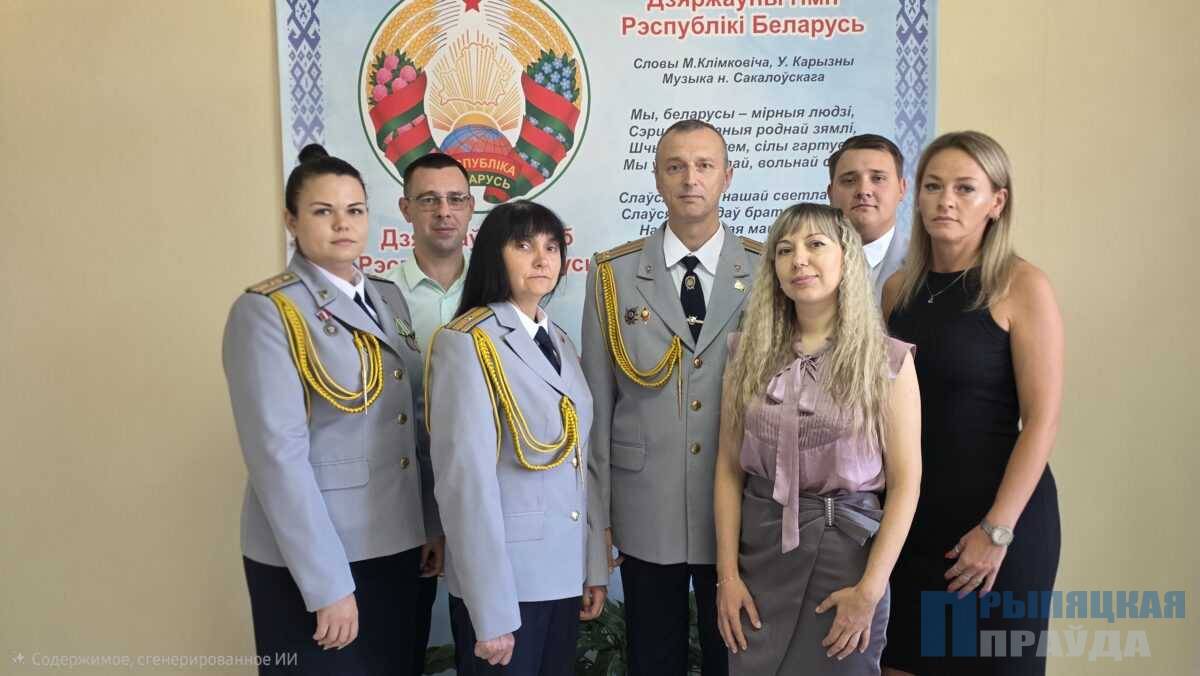 Сотрудники Наровлянского РОСК отмечают профессиональный праздник
