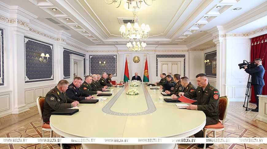 Лукашенко собрал совещание с силовиками. Тема — итоги проверки одной из бригад внутренних войск