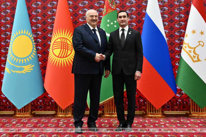 Лукашенко принимает участие в саммите СНГ в Туркменистане