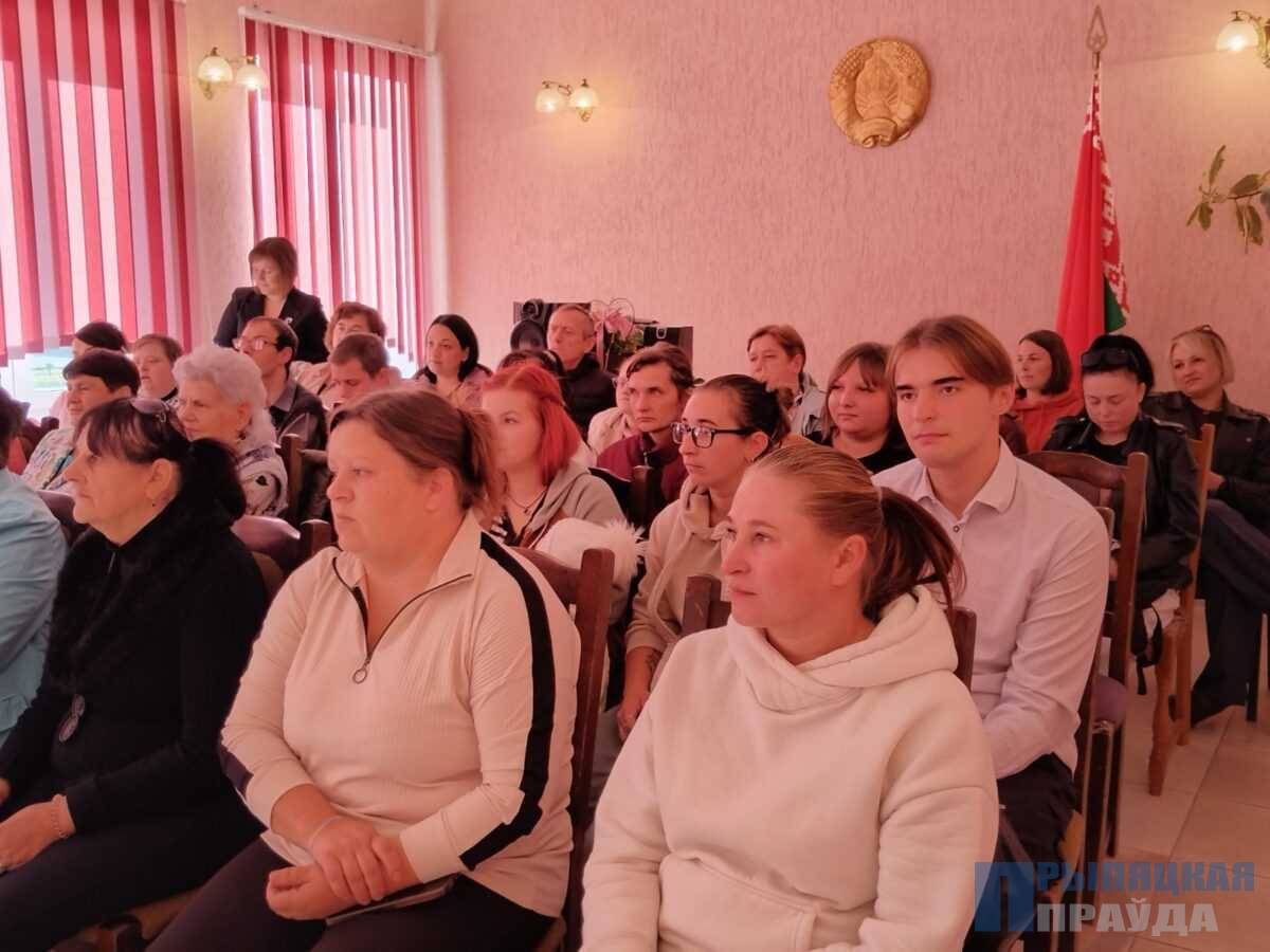 В Наровлянском ТЦСОН чествовали матерей