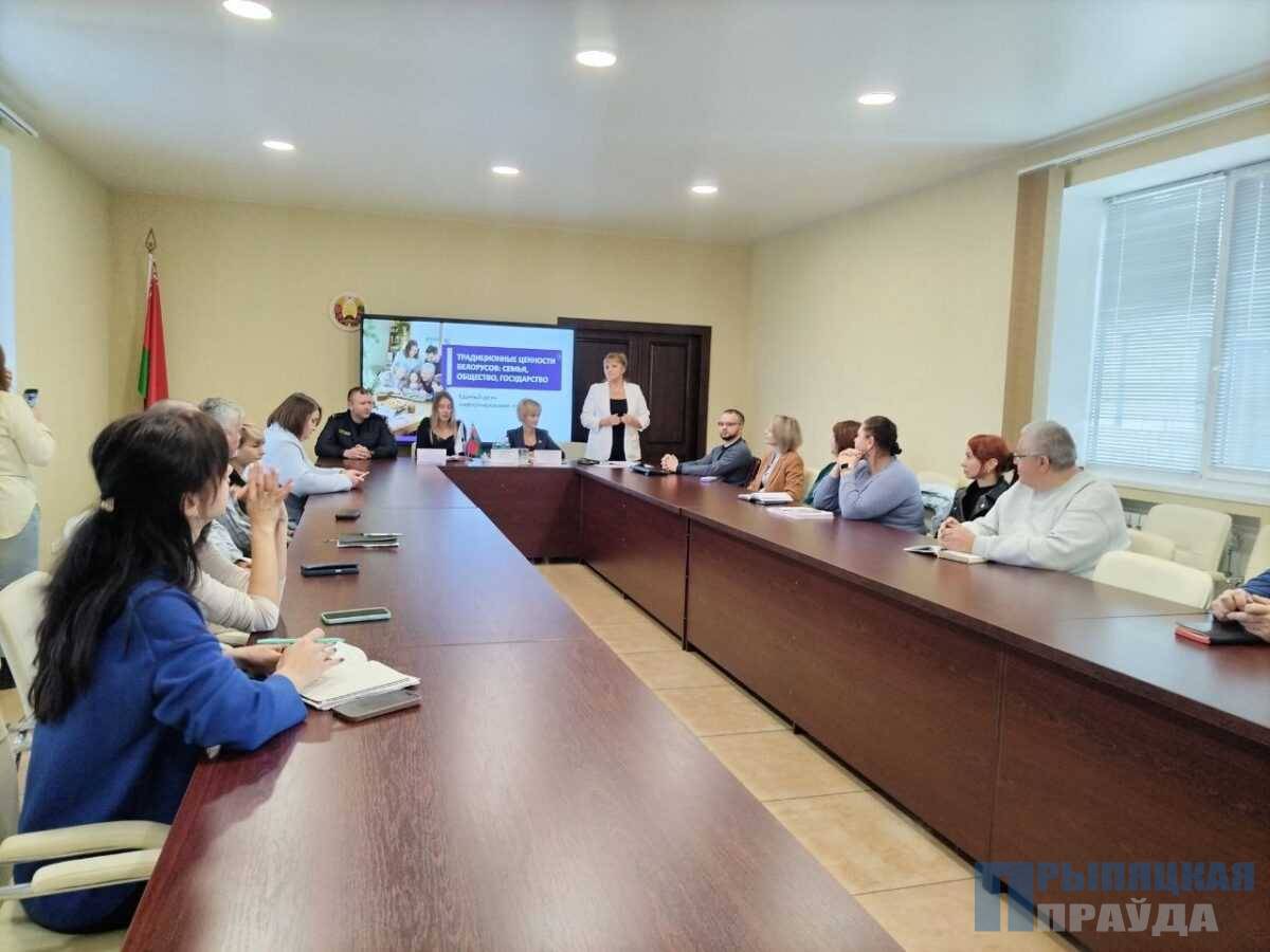 В Наровлянском районе прошел единый день информирования